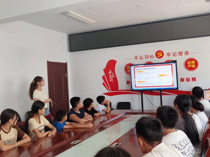 7月30日 志愿者在盛世嘉苑社区为居民开展“红色故事里的奋进力量”宣讲 张明月拍摄